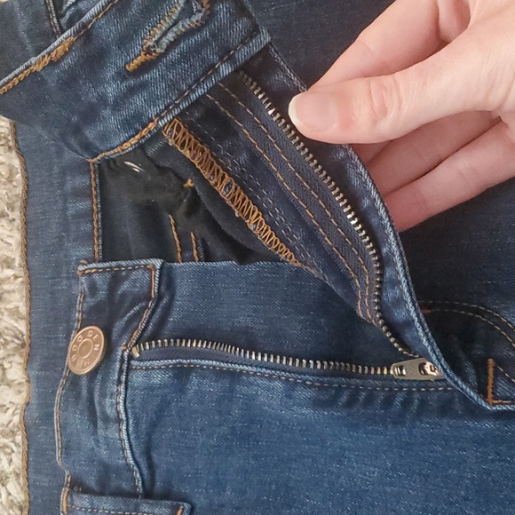 3/$15 BDG High Waisted Jeans Size 28W - Picture 2 of 7